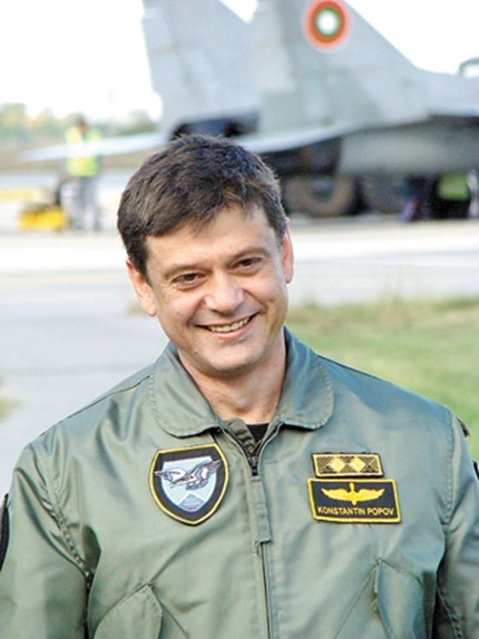 Новият български началник на отбраната беше приветстван в НАТО