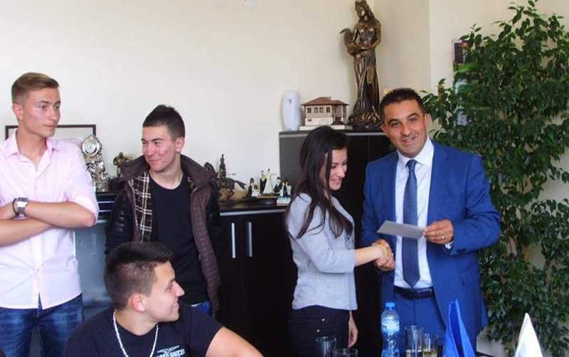 Кмет поръча на абитуриентите си какво да учат