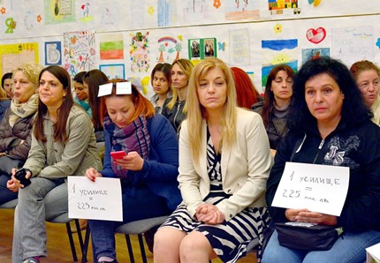 Протест пред областната управа в Пловдив заради сливането на две училища