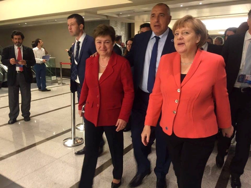 Ангела Меркел: Трябва да спрат празните обещания за хуманитарна помощ