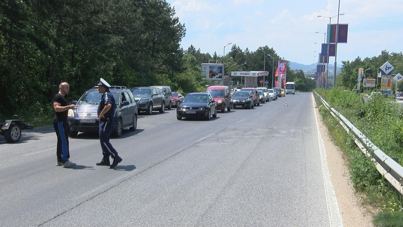 Моторист е тежко ранен, а спътничката му загина при катастрофа край Търново