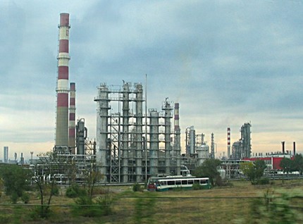 Глобиха "Лукойл Нефтохим" с 250 000 лева заради замърсяването на въздуха в Бургас