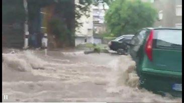 Вижте как Янтра заля Велико Търново