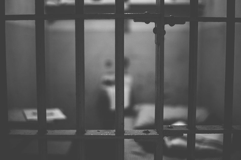 Полицейска блокада спипа бегълци от затвора след седмица свобода