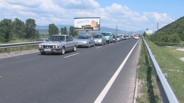 Кърпене на дупки задръсти пътя към Гърция през Кулата