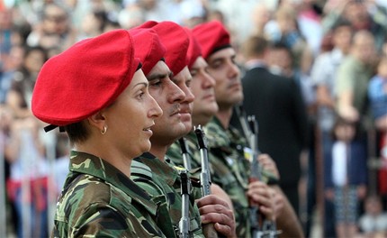Сухопътни войски пазят границите ни, мигрантите от Гърция прииждат