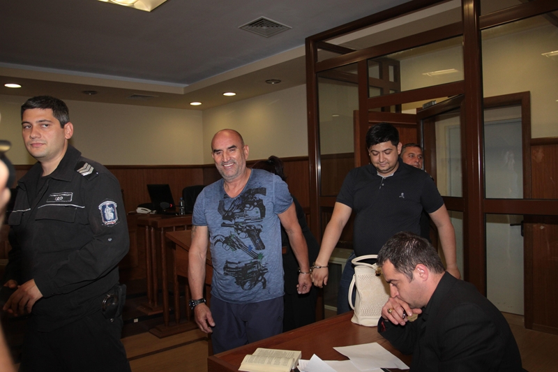 Отвлечен от сина на Ценко Чоков изнасилен с шише