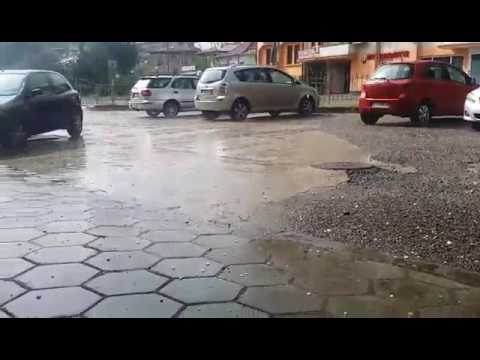 Градушка с размер на орех удари Казанлък и розите
