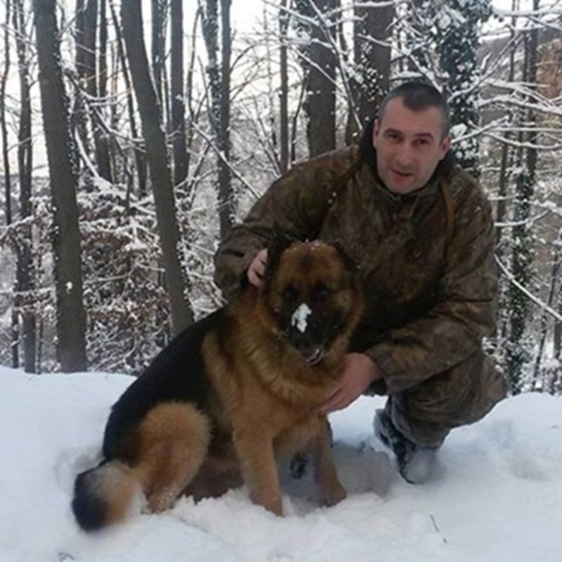 Повдигнаха обвинение на полицая Караджов за двойно умишлено убийство на родителите му