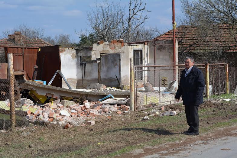 Три катастрофи за ден в монтанско село:
ТИР-ове щурмуваха кочина, разбиха се, но тя оцеля