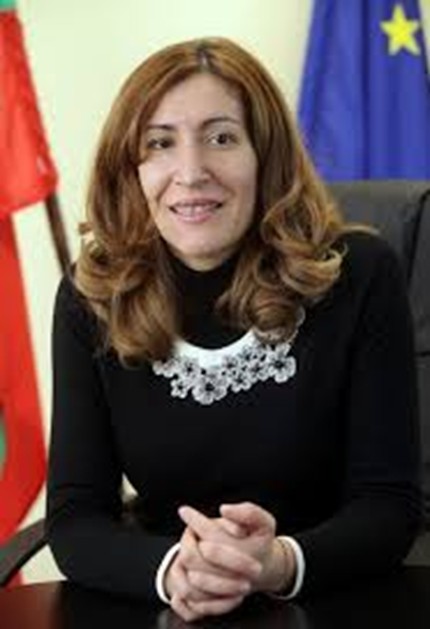 Министър Николина Ангелкова очаква между 4 и 5 млн. чуждестранни туристи през летния сезон в България