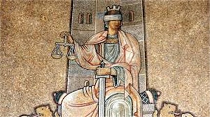 Условна присъда за внучка, източила 1400 лв. от картата на баба си