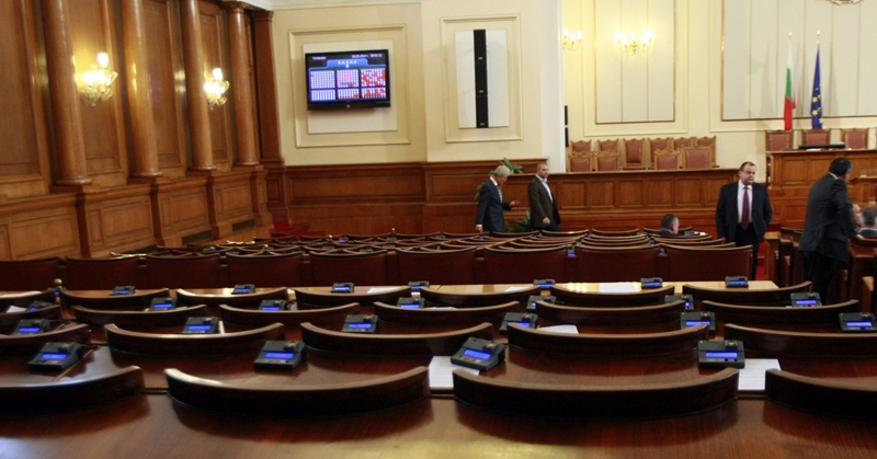 69 000 лв. за столове на депутатите