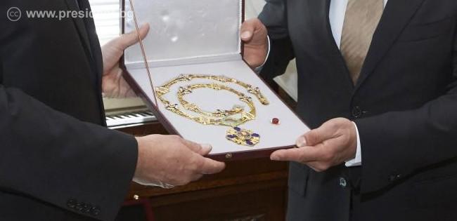 Държавният глава Росен Плевнелиев с най-висшето държавно отличие на Румъния