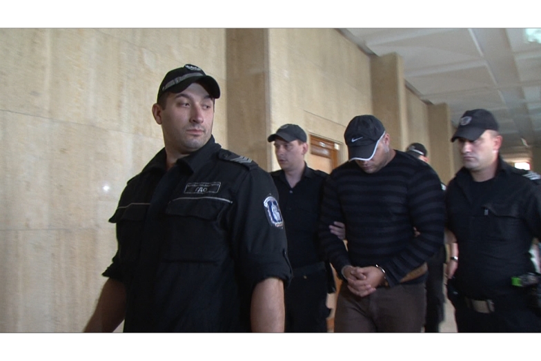 Обвинените в стрелбата по Митьо Очите в съда, засилена охрана ги пази (снимки)