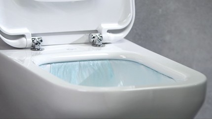 Шумен капак на WC отведе съседи в съда