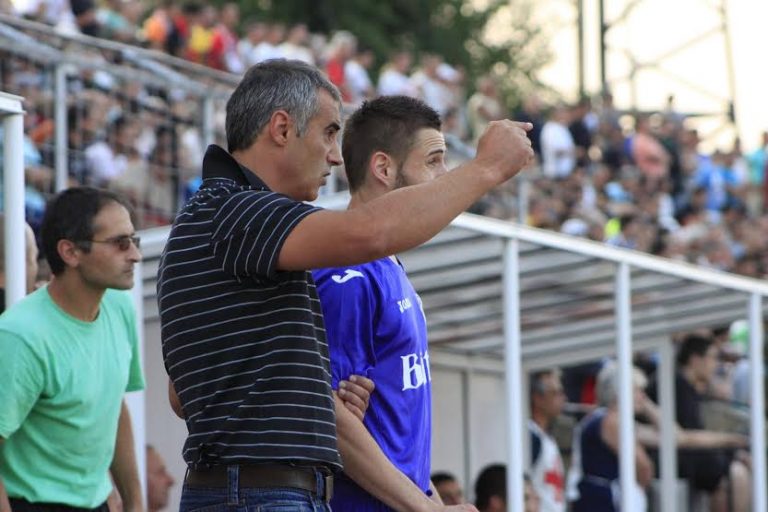 Фенове поискаха оставката на треньора на "Етър"