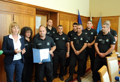 Йорданка Фандъкова награди българите, помагали при наводнението в Скопие