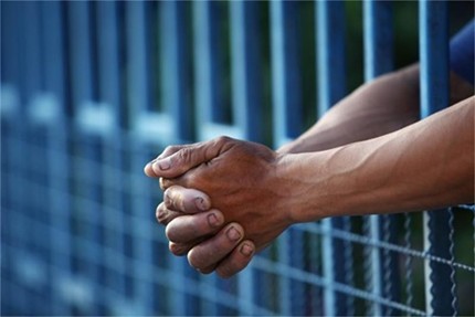 Разследват мъж за блудство с 12-годишната му дъщеря