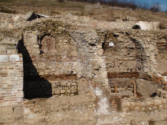 ВИП тоалетна откриха в античния град Хераклея Синтика край Рупите