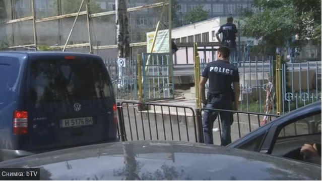 Различни версии за нападението с нож край 23 СОУ