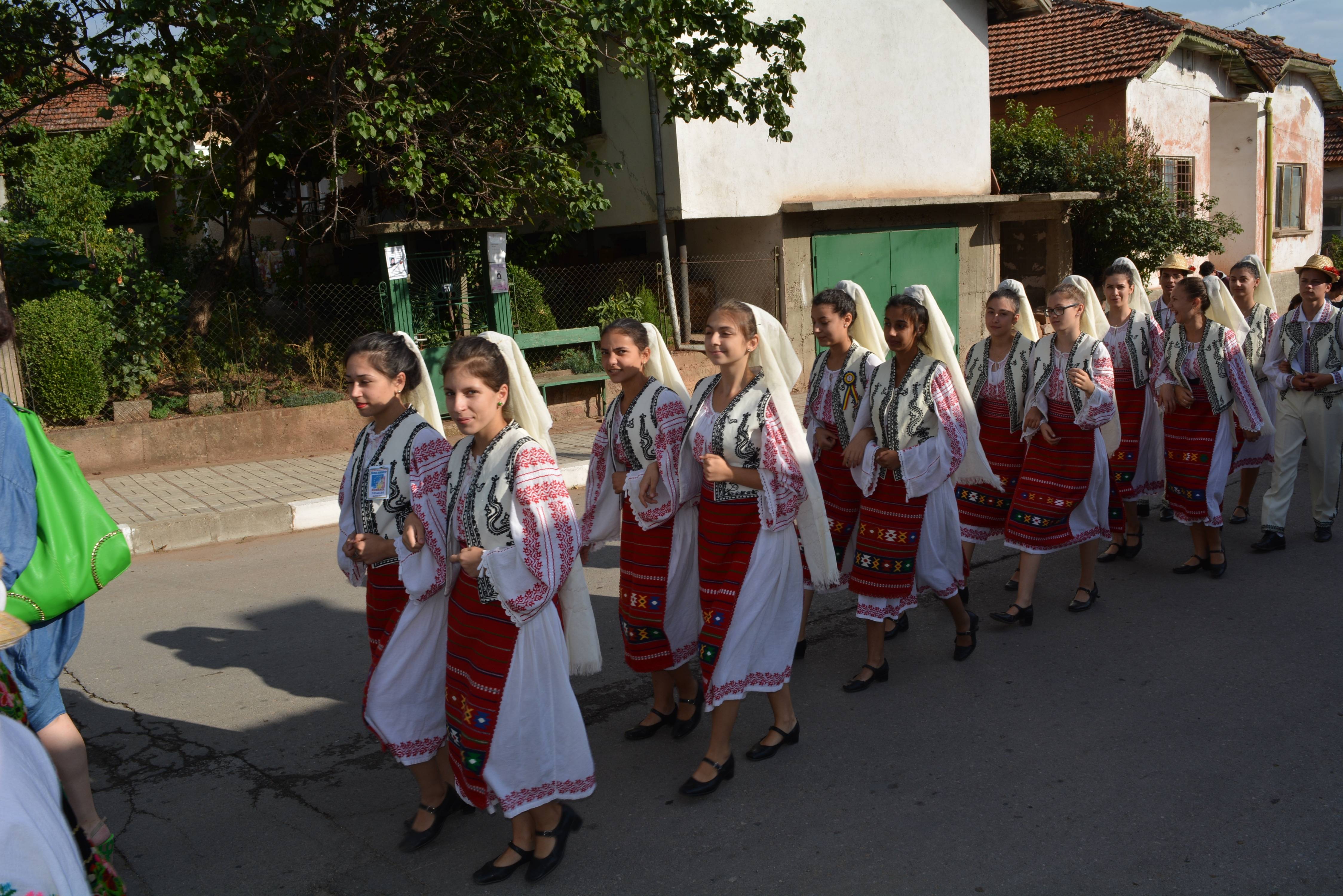 Фестивал възражда неделните хора на село
