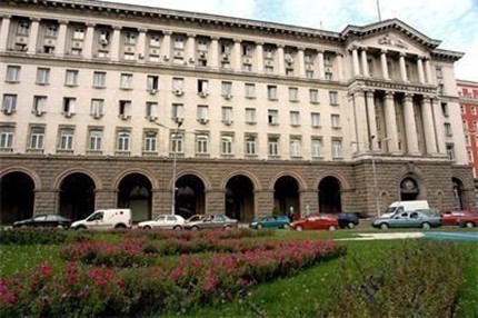 Детските добавки на работещите родители няма да бъдат спрени