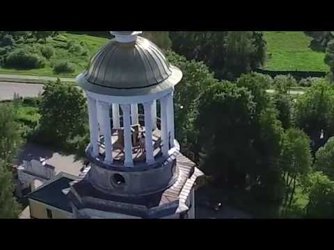 Дрон засне туристи да правят секс в църковна камбанария