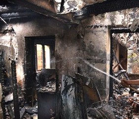 Ром запалил дома на жена си и прогонил съседи, дошли да гасят пожара