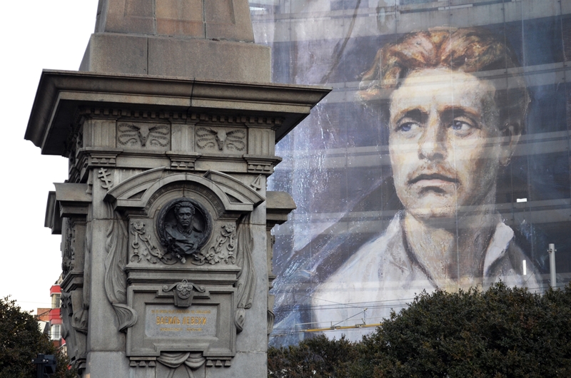 "ЗОДИАК" - Последователите на Луцифер намират: Сатанински символи върху паметника на Левски