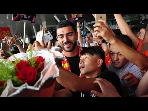 Грешникът от Евро 2016 посрещнат като бог в Китай