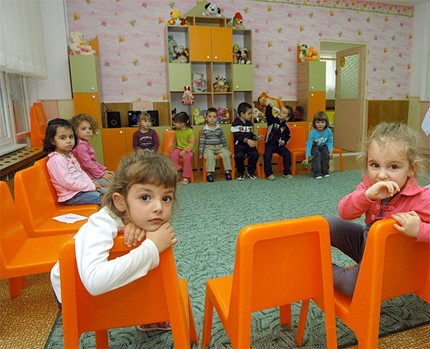 Английски студенти подготвят с игри наши деца за училище