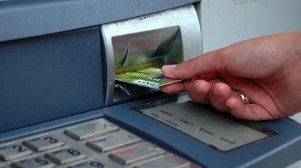 Крадци източват безконтактни карти с апарат, купен онлайн