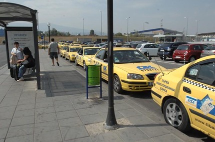 Спипаха таксиджия да надува сметките с помпа