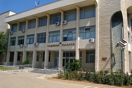 Осъдиха на пробация хулиган, псувал и бил полицаи