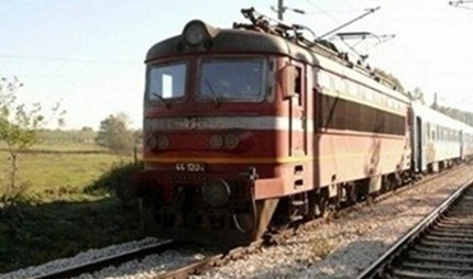 Спират два влака временно заради недостиг на локомотиви