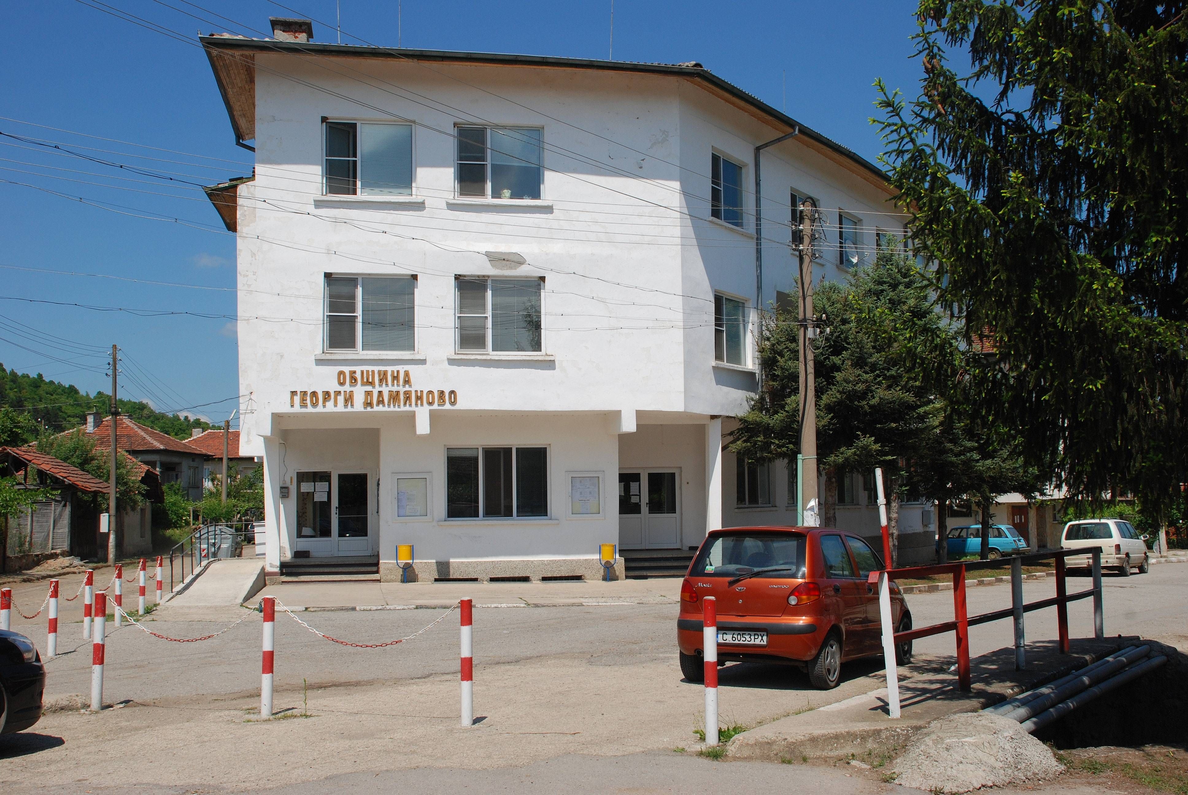 Балканска община е пред фалит, иска заем от държава