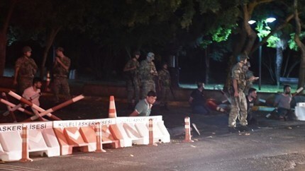 В Атина разглеждат молбите за убежище на осемте турски военни