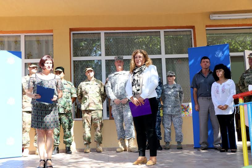 Американски и български военнослужещи ремонтираха детската градина в Килифарево
