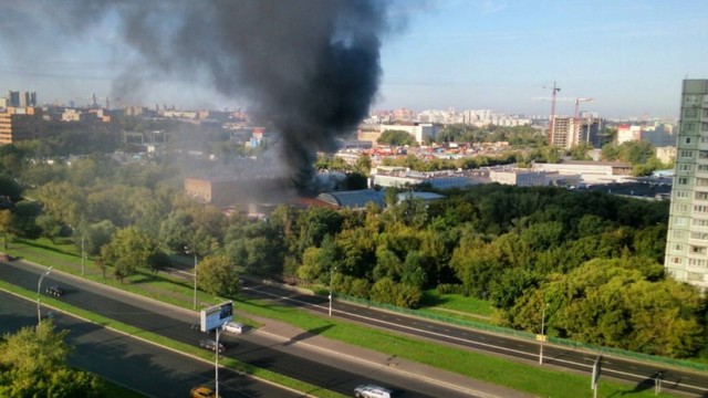 16 души загинаха при пожар в склад в Москва