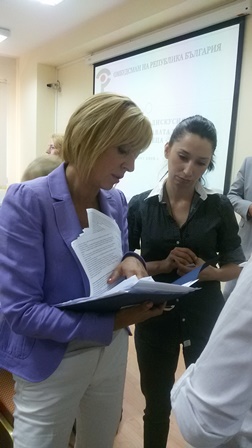 Манолова призовава да се озаптят частните съдебни изпълнители