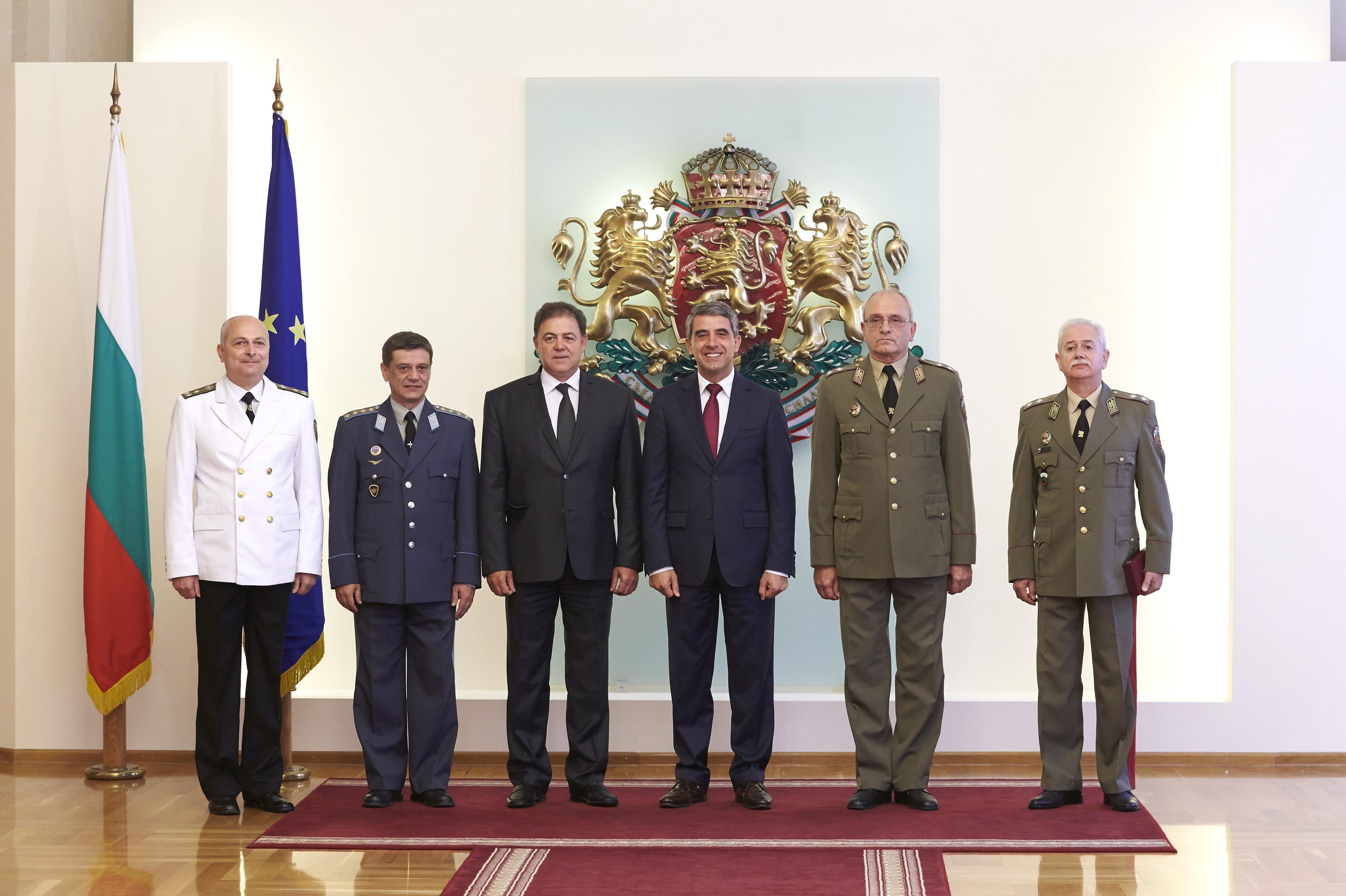 Плевнелиев удостои с висше офицерско звание трима военнослужещи от Българската армия