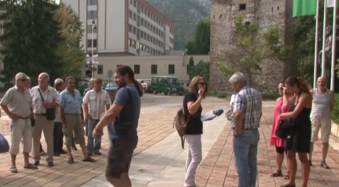 Жители на Враца протестират заради неизплатени средства по водния цикъл в града