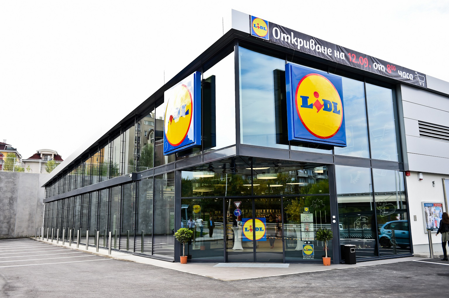 Lidl откри първия си магазин от ново поколение в България