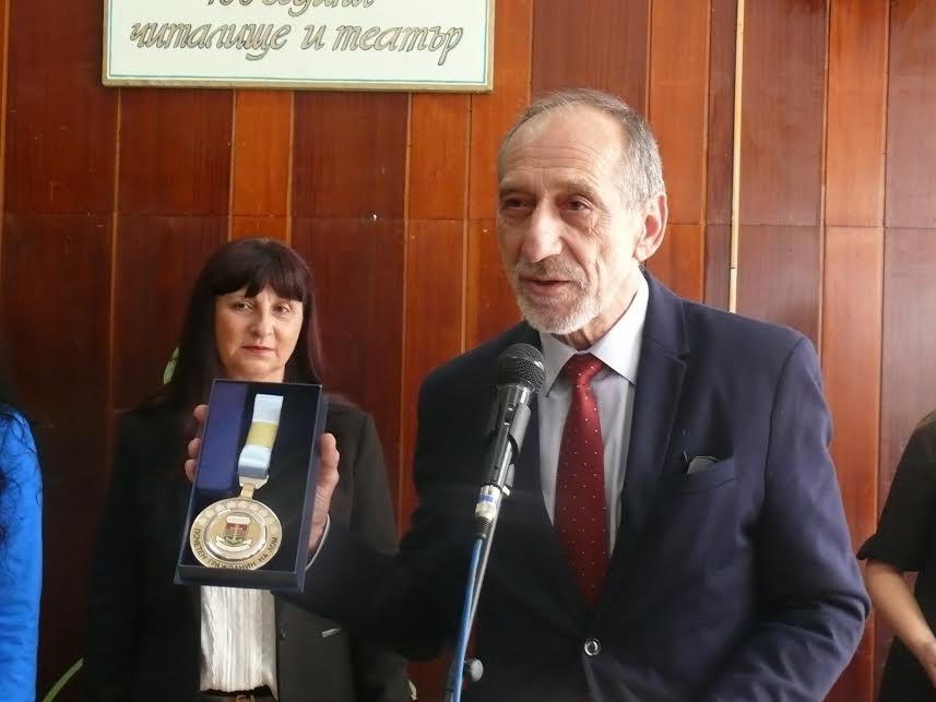 Писателят Емил Андреев стана почетен гражданин на Лом