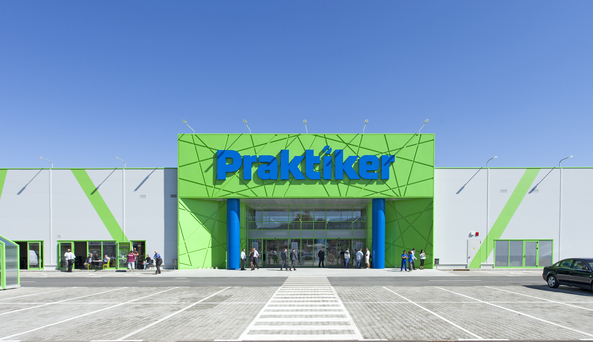 Новият „Практикер“ в Пловдив отвори врати