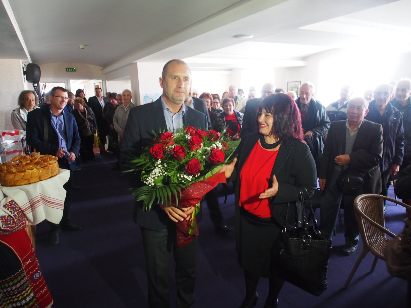 Ген. Румен Радев с интересна покана към Цецка Цачева