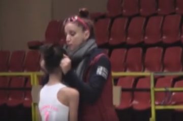 Родители подкрепиха треньорката по художествена гимнастика, дърпала уши в Бургас