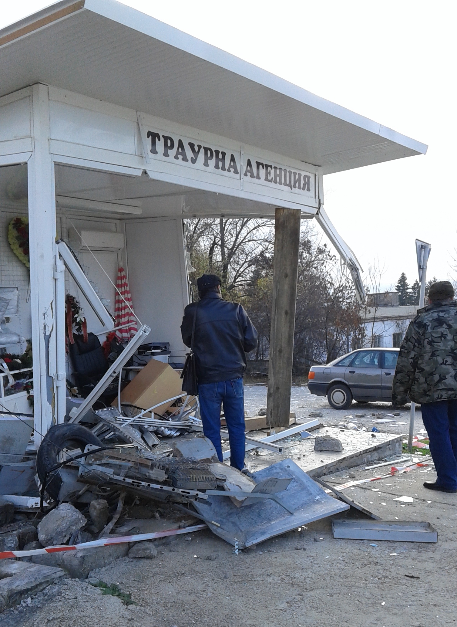 Автоджигит влетя в траурна агенция в Търново