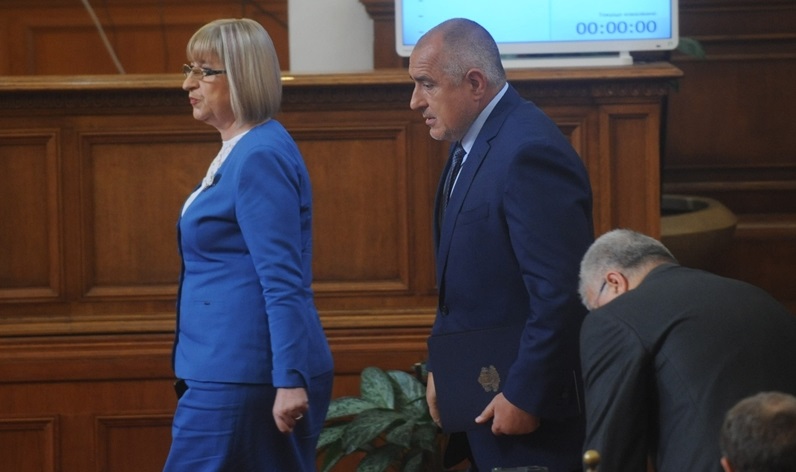 Парламентът прие оставката на кабинета
